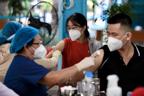 Chuyên gia đề xuất rút ngắn thời gian chờ tiêm vaccine mũi 3