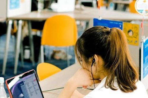 Trường đại học đầu tiên cho sinh viên chọn học trực tiếp hoặc trực tuyến