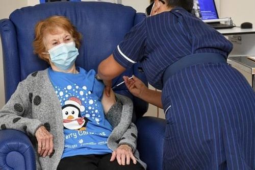 Sống chung an toàn với COVID-19: Nhìn lại chiến dịch vaccine toàn cầu