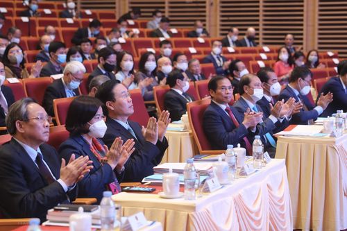 Đẩy mạnh xây dựng Đảng, phát triển nền ngoại giao chuyên nghiệp