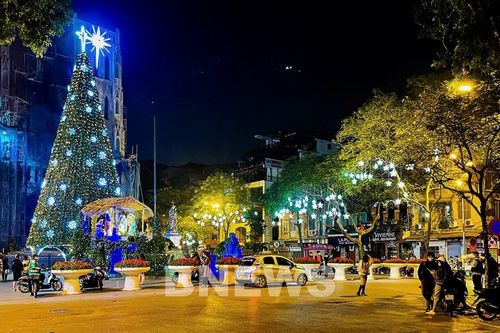 Rực rỡ phố đêm Hà Nội đón giáng sinh