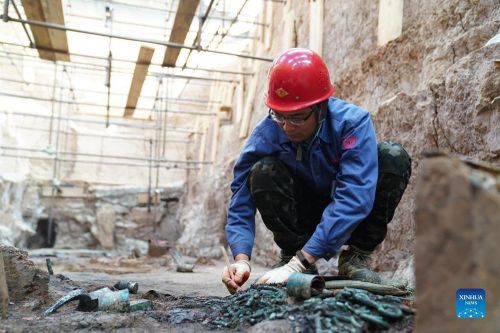 Mở mộ 'khủng' Hán Văn Đế, chuyên gia sững người thấy thứ bên trong