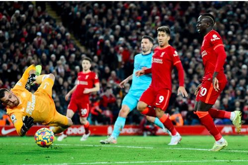 Đánh bại Newcastle, Liverpool lập kỷ lục ở Ngoại hạng Anh