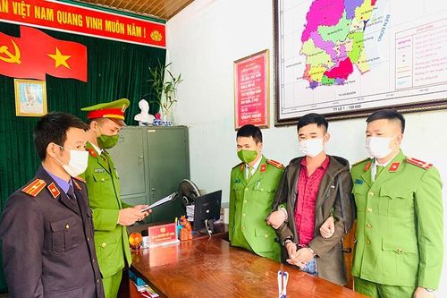 Bắt đối tượng đăng hình nhạy cảm của bạn gái 15 tuổi lên mạng
