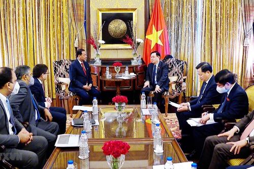 Chủ tịch Quốc hội Vương Đình Huệ tiếp Chủ tịch Tập đoàn Essar