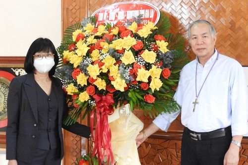 Phó Chủ tịch UBND tỉnh Nguyễn Thị Thanh Lịch thăm, chúc mừng Giáng sinh