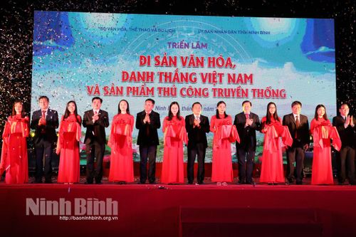 Khai mạc Triển lãm Di sản văn hóa, danh thắng Việt Nam và sản phẩm thủ công truyền thống