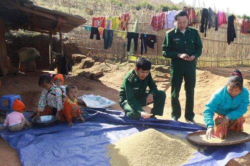 Ấm tình quân dân