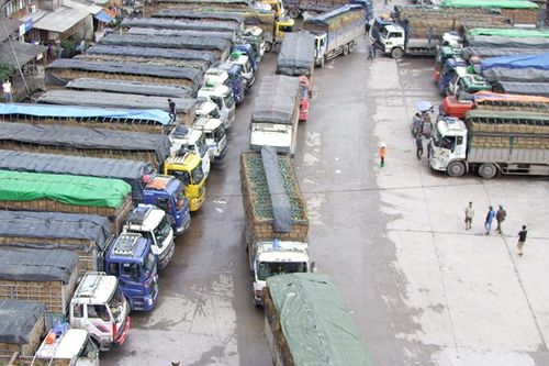Nỗ lực thông quan nông sản tại cửa khẩu
