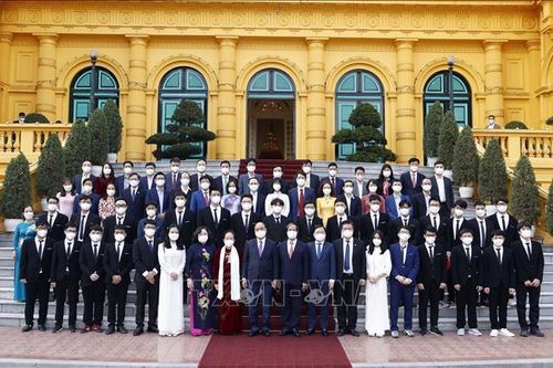 Chủ tịch nước trao Huân chương Lao động tặng học sinh đoạt giải quốc tế