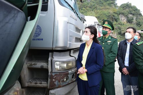 Cửa khẩu Hữu Nghị thông quan hàng hóa trở lại