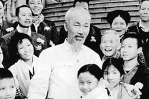 Bác Hồ với kiều bào