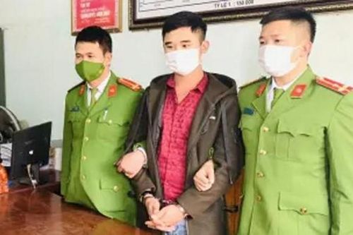 Bé gái quay cảnh tắm gửi 'người yêu' bị gã trai làng tung lên mạng làm nhục