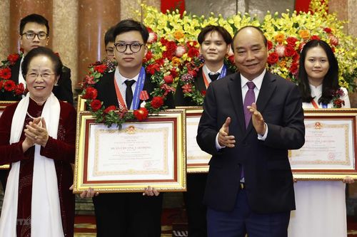 Chủ tịch nước gặp mặt học sinh đoạt giải Olympic và khoa học kỹ thuật