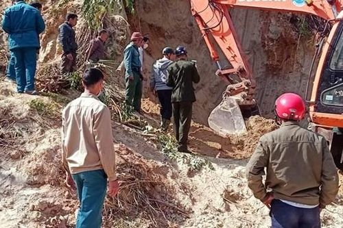 Sạt lở đất, 5 cháu nhỏ thương vong