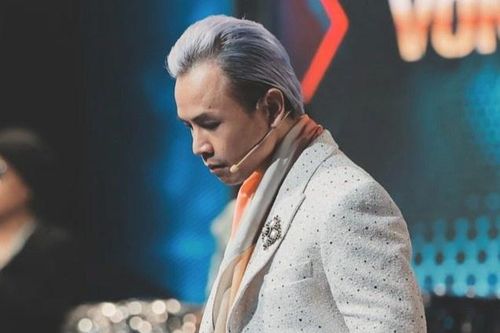 Binz cúi gập người 90 độ với Wowy
