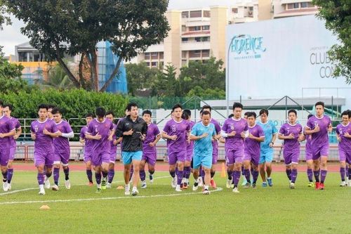 Ngày 19-12, Việt Nam và Campuchia: Chiến thắng vì ngôi đầu bảng