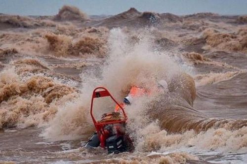 'Hành động đặc biệt dũng cảm trên biển' gọi tên người Việt