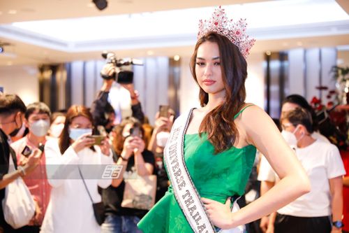 'Trắng tay' ở Miss Universe, Hoa hậu nặng 71kg của Thái Lan vẫn được chào đón khi về nước