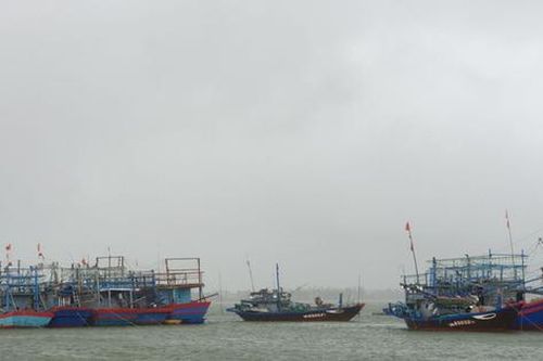 1 người tử vong, gần chục tàu thuyền bị chìm do bão số 9