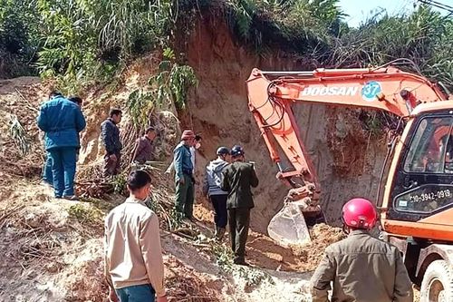 5 cháu nhỏ bị vùi lấp do sạt lở đất, 1 cháu bé tử vong