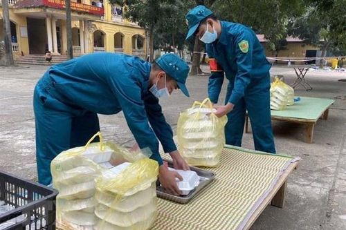 Những chiến sỹ 'sao vuông' trên trận tuyến chống dịch COVID-19