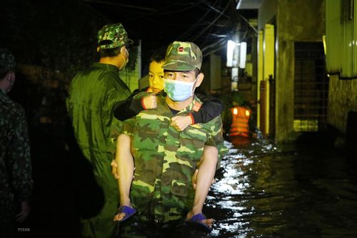 Phú Yên: Hàng trăm nhà dân thành phố Tuy Hòa bị ngập do triều cường