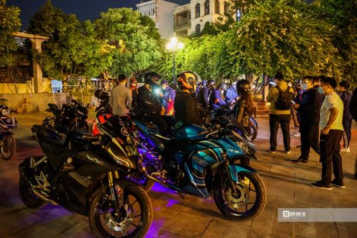Hà Nội: Vây bắt gần 100 'quái xế' nẹt pô, đánh võng trong đêm