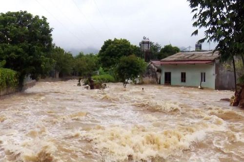 Bão RAI tiến gần đất liền, cảnh báo lũ từ Quảng Nam đến Phú Yên