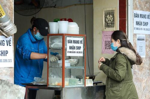 Quận Hai Bà Trưng: Các cửa hàng ăn uống chấp hành tốt việc bán hàng mang về