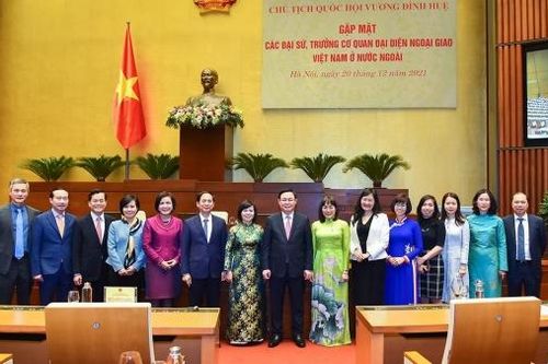 Chủ tịch Quốc hội Vương Đình Huệ gặp mặt các Đại sứ về dự Hội nghị Ngoại giao 31