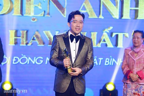 'Bố Già' tiếp tục đại thắng, Trấn Thành xúc động nhắc đến 2 người quan trọng này trên sân khấu