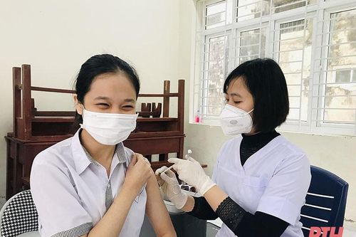 TP Thanh Hóa: Ngày đầu tổ chức tiêm vắc xin phòng COVID-19 cho trẻ từ 12 đến 15 tuổi