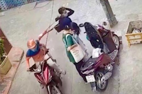 Vụ cô gái bị cướp giật ngã sấp mặt: Cảnh sát đã bắt 'nóng' đối tượng