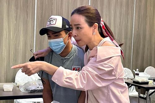 Nữ tỷ phú tiếp sức cho tuyển Thái Lan
