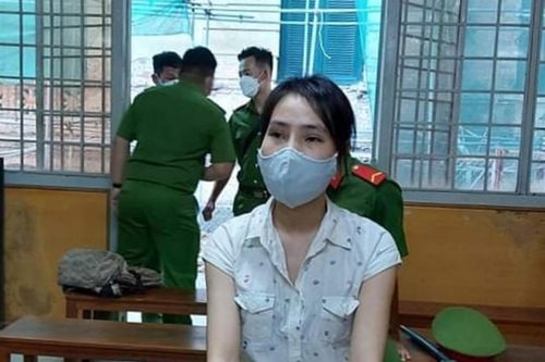 Cô gái lĩnh 19 năm tù vì mang quả nổ giả đi cướp ngân hàng