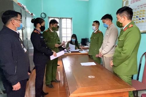 Khởi tố, bắt tạm giam cán bộ xã 'ngó lơ' cho lâm tặc phá rừng