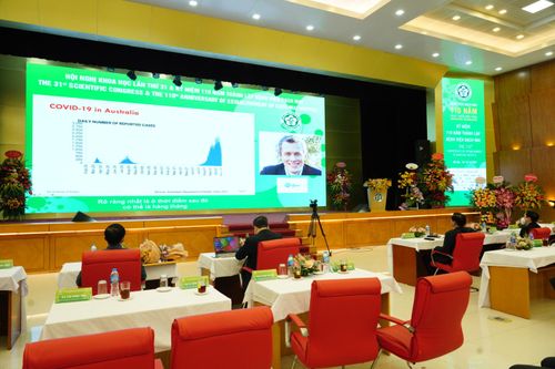 Ứng phó COVID-19: Kinh nghiệm từ các chuyên gia thế giới và Việt Nam
