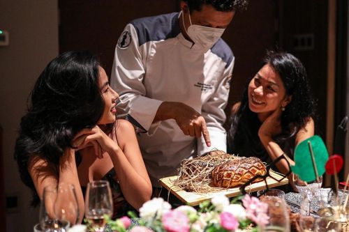 Các bữa tiệc tất niên biến mất
