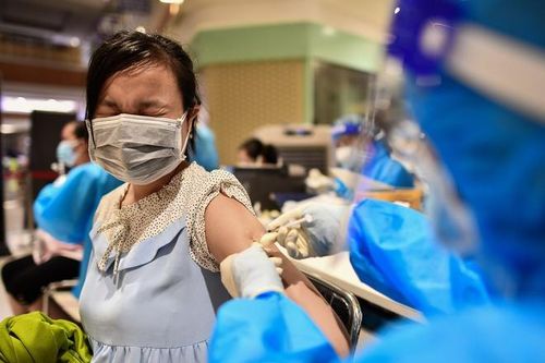 Xem xét xử lý người không chịu tiêm vaccine ngừa Covid-19