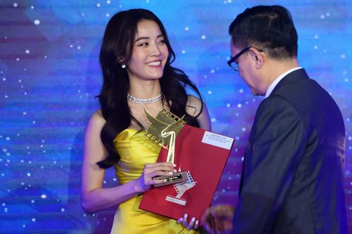 Nghệ sĩ trên sân khấu Cánh diều 2020