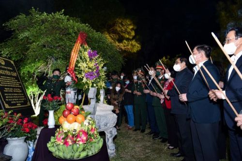 Dâng hương tưởng niệm Đại tướng Võ Nguyên Giáp