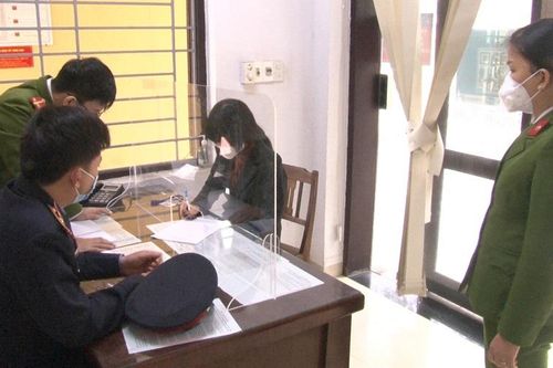 Khởi tố thiếu nữ thực hiện 54 clip sex rồi phát tán trên mạng xã hội