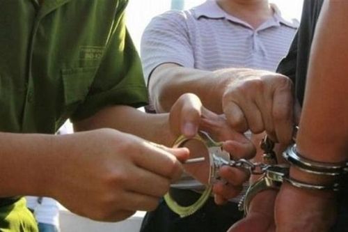Vì mâu thuẫn của cha, con trai suýt mất mạng và phải vào tù