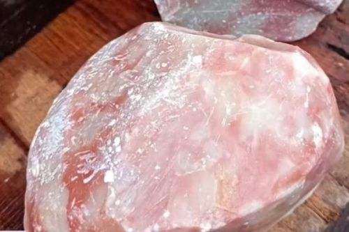 Khởi tố vụ án 7 container vận chuyển gỗ lậu và đá quý hiếm