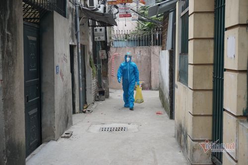Nhiều F0 nói bị 'bỏ quên', Hà Nội cần tăng cường nhân lực cho y tế phường