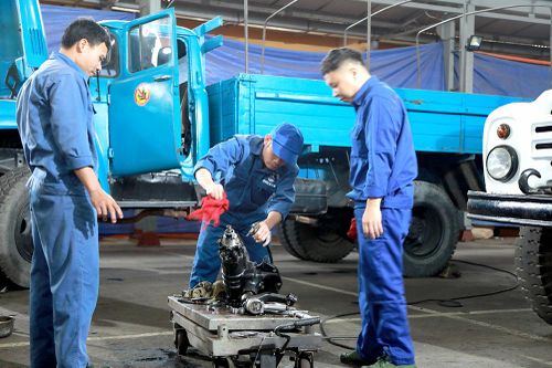 Những người lính yêu nghề, sáng tạo