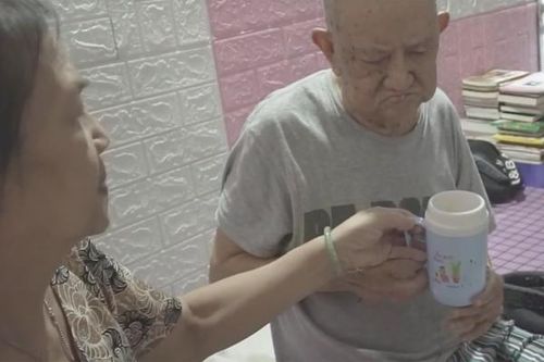 Tuổi 76 của bác Ba Phi 'Đất phương Nam': Hiu hắt trong căn nhà trọ 10m2, không muốn phiền ai