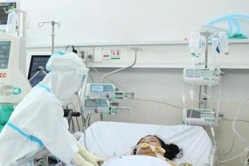 Thủ tướng yêu cầu bảo đảm nguồn cung ôxy điều trị người nhiễm COVID-19