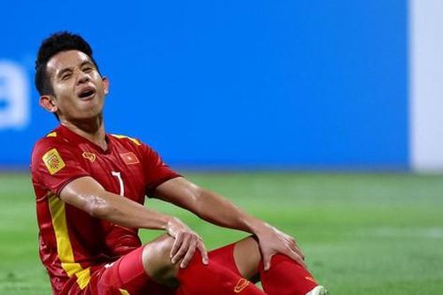 CĐV Việt Nam chia làm hai nửa vì Nguyễn Phong Hồng Duy